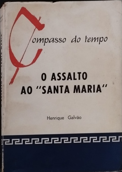 Livro com capa branca e azul e texto O ASSALTO AO SANTA MARIA.