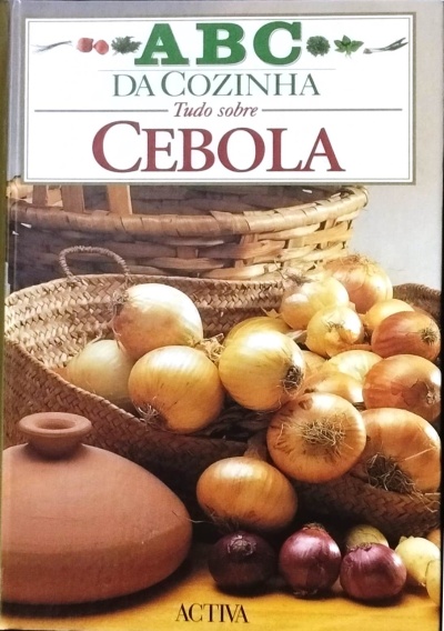 Capa de livro sobre cebolas com imagem de cebolas em cestos e um pote de barro