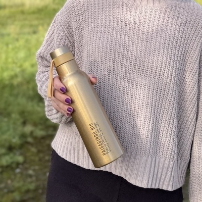 Garrafa térmica "dourada" em inox (530 ml)