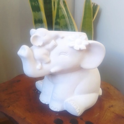 Vaso Mamã Elefante com filhote em Gesso Perfumado/Pó Ceramico