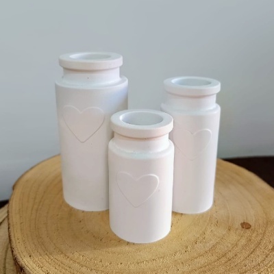 Candelabro (ou Jarra) em gesso perfumado/pó cerâmico - tema coração