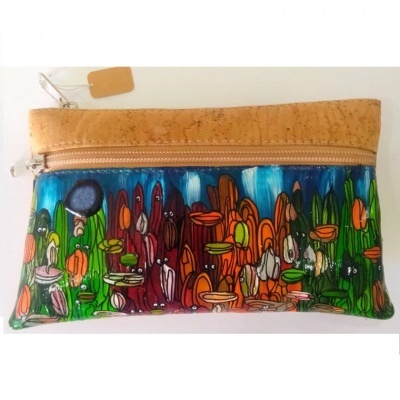 Estojo colorido com cortiça e padrão abstrato