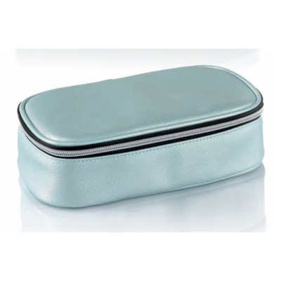 Estojo retangular azul claro com zíper preto e branco