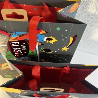 Saco Solar System c/postal de aniversário