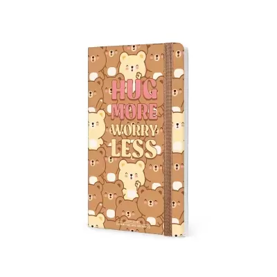 Caderno com capa de ursos e texto HUG MORE WORRY LESS