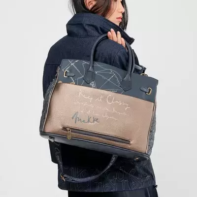 Mala Anekke bege e azul escuro com padrão e texto bordado