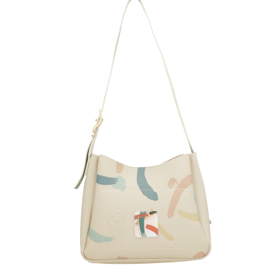 Mala de ombro bege com padrão abstrato e bolso frontal colorido