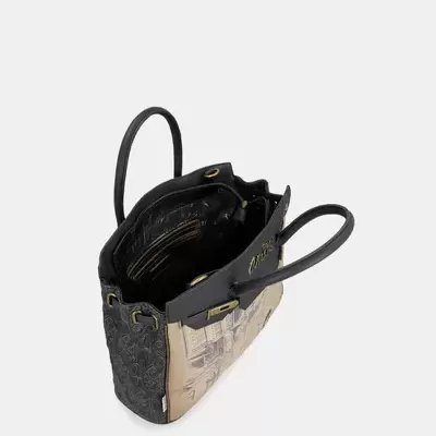 Mala de mão preta com padrão texturizado e frente bege com impressão