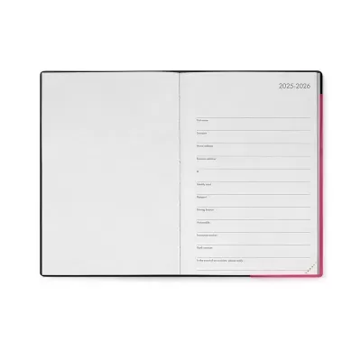 Caderno aberto com página para informações pessoais e datas 2025-2026