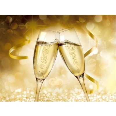 Duas taças de champanhe a brindar sobre fundo dourado com fitas.