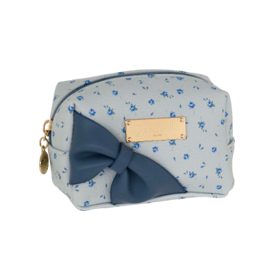 Estojo branco com flores azuis, laço azul e placa dourada