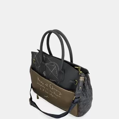 Mala de mão e ombro cinzenta e castanha com padrões geométricos e texto manuscrito