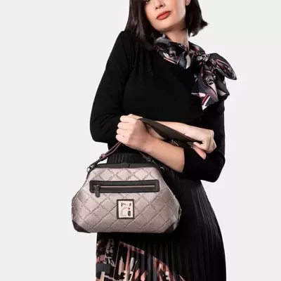 Mala Anekke Mademoiselle Parisian