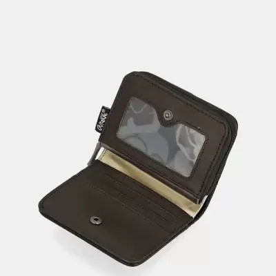 Carteira preta com compartimento transparente e slots para cartões.