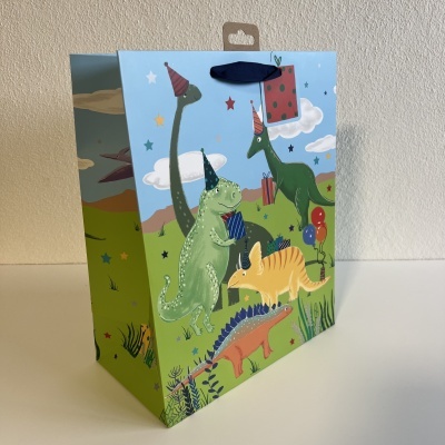 Saco de oferta em papel com dinossauros e festa