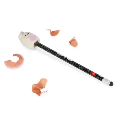 Lápis preto com capa de rato branco e aparas de madeira