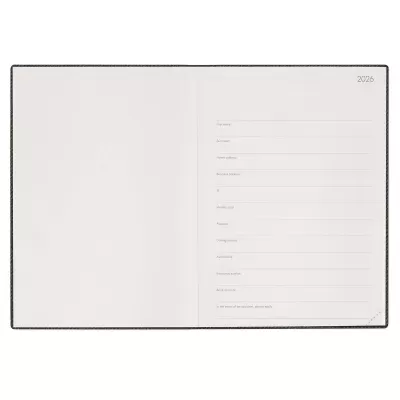 Agenda preta aberta mostrando páginas internas brancas com linhas e ano 2026