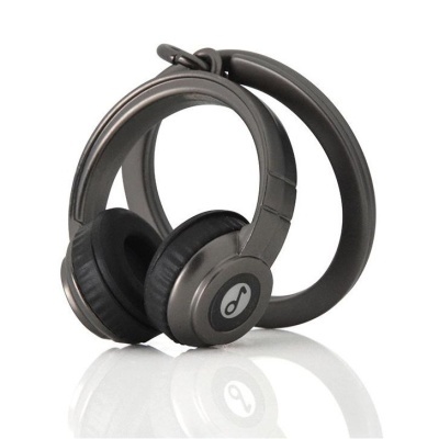 Auscultadores cinza escuro e pretos com almofadas macias