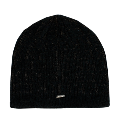 Gorro preto de malha com etiqueta metálica frontal