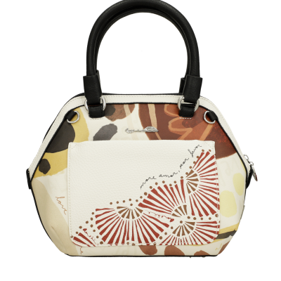 Mala de mão com padrão camuflado e bolso frontal branco com padrão geométrico vermelho