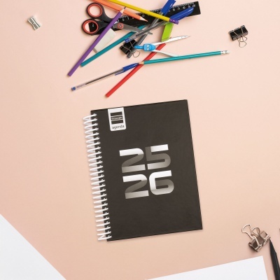 Agenda Escolar Semanal Diva 2025/2026 - Preto Agenda Escolar Semanal Diva 2025/2026 - Preto