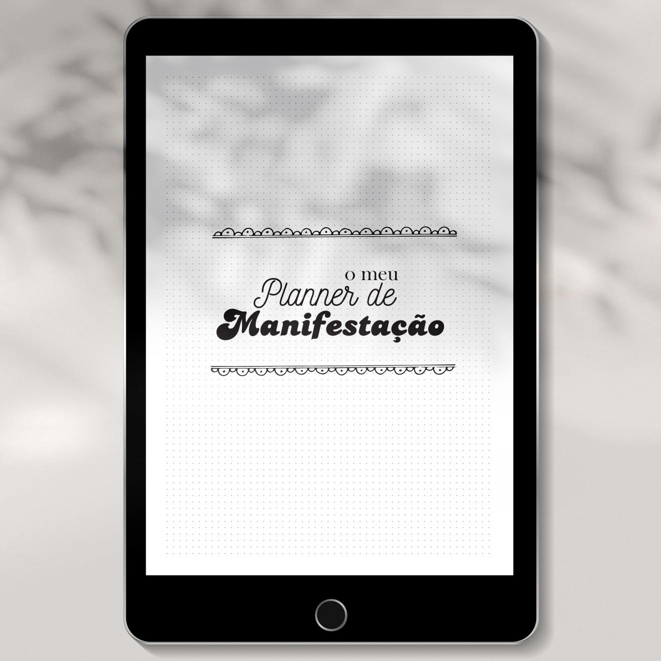 Tablet preto com ecrã exibindo capa digital de planner com texto em português e padrão de pontos.