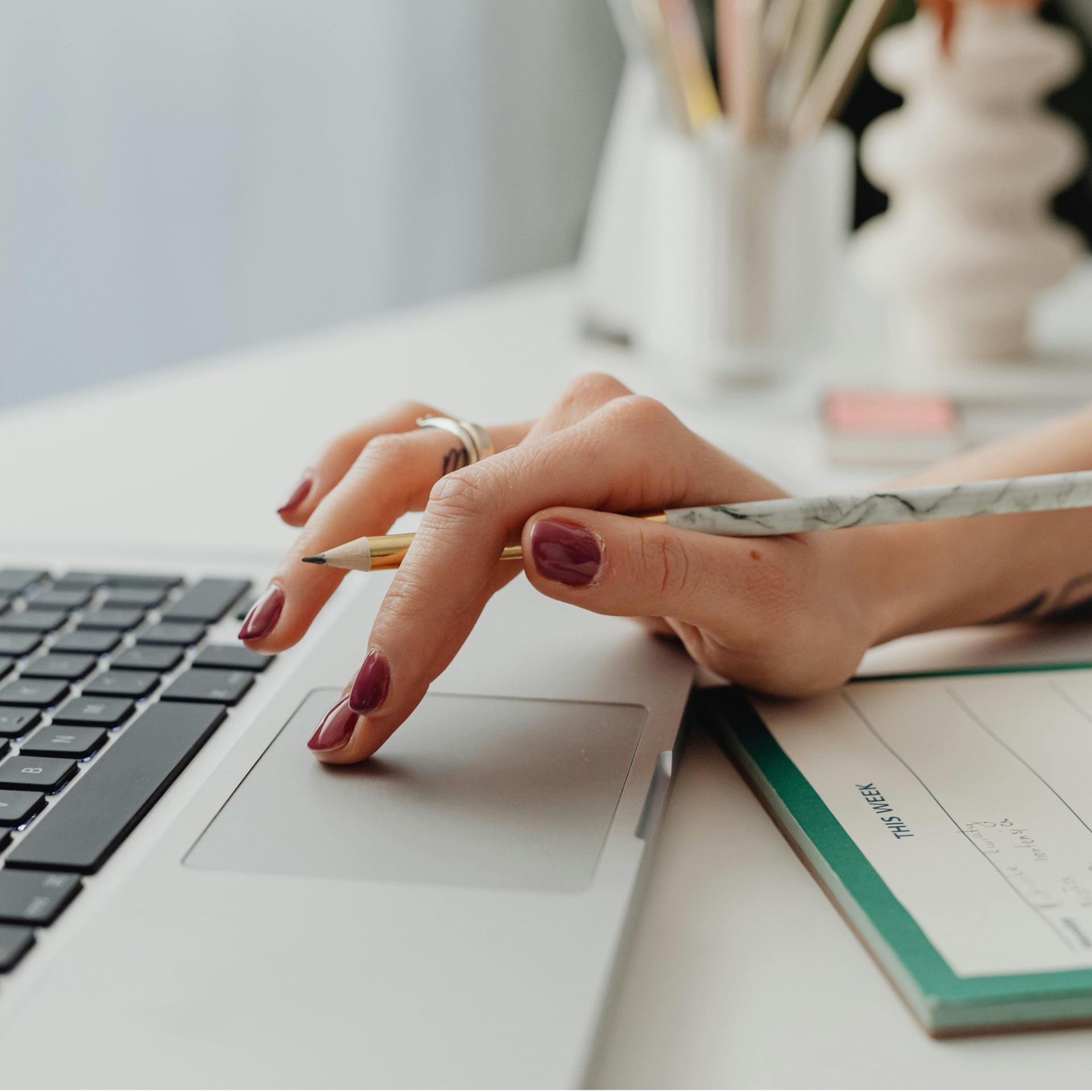 Como os wedding planners comunicam com designers gráficos de forma clara e eficaz