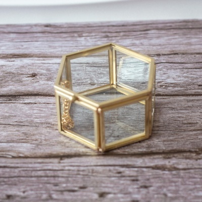 Caixa de vidro transparente para alianças