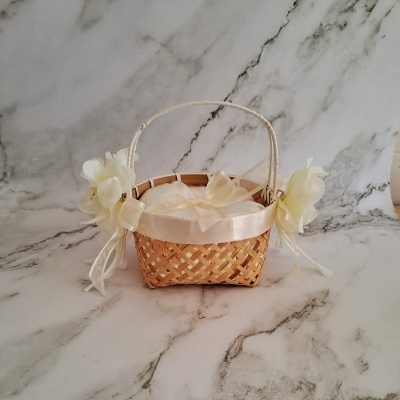 Cesta para Alianças com flores