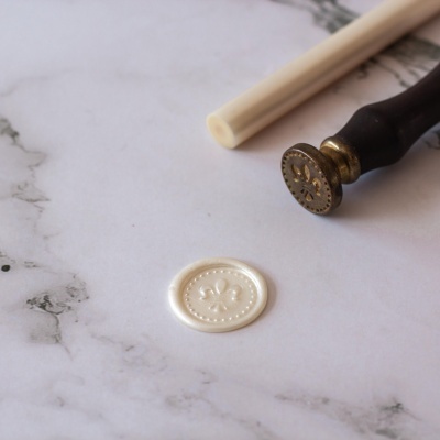 Lacre autoadesivo Flor de Lis