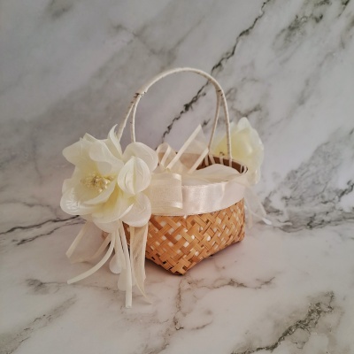 Cesta para Alianças com flores