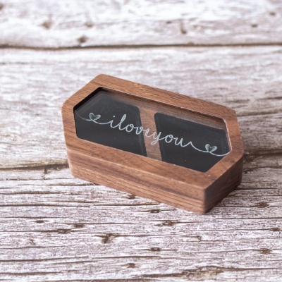 Caixa de madeira para alianças "i love you"