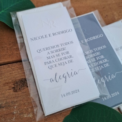 Lágrimas de alegria branco e cinza