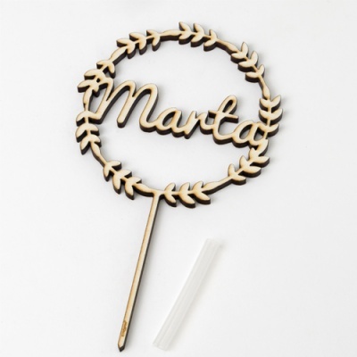 Nome em madeira com coroa