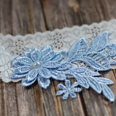 Liga de renda branca e flores de renda