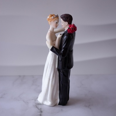 Noivos clássicos de porcelana