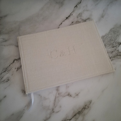 Livro de honra em linho com monograma