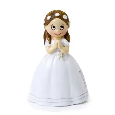 Figura decorativa de menina com vestido branco e flores no cabelo