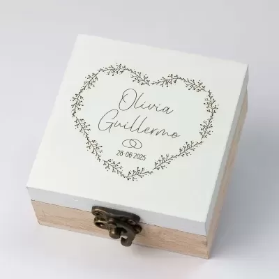 Caixa de madeira com coração personalizável para alianças