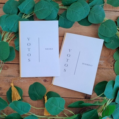 Livro de Votos branco e cinza