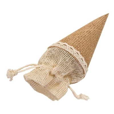 Cone decorativo de juta com saco de rede branco e cordões de algodão
