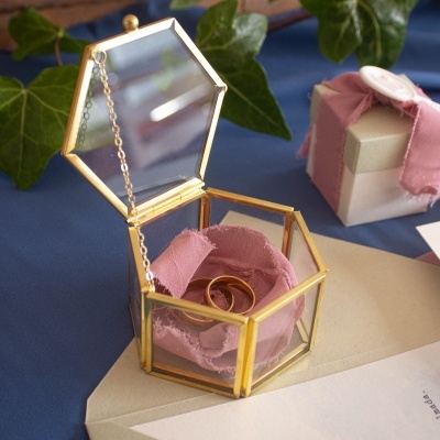 Caixa de vidro transparente para alianças