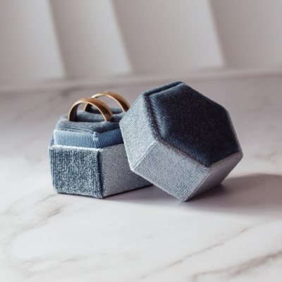 Caixa de veludo para hexagonal para alianças
