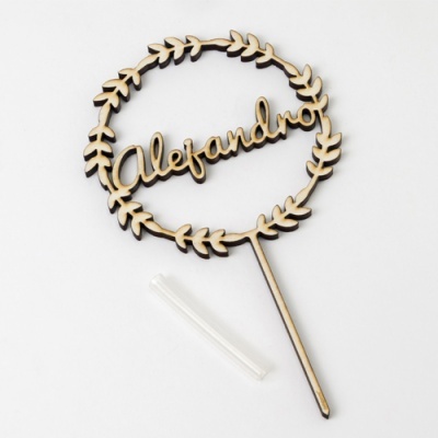 Nome em madeira com coroa