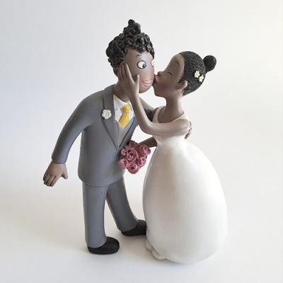 Noivos a dar um beijo