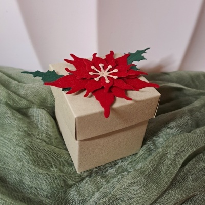 Caixinha para bombom e flor de Natal