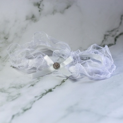 Liga de renda branca e strass redondo