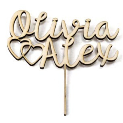 Nomes em madeira com corações