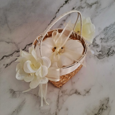 Cesta para Alianças com flores