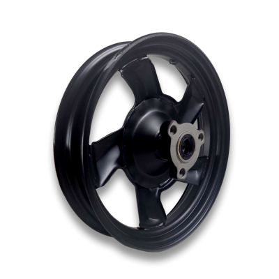 Roda de liga leve preta com cinco raios e centro metálico
